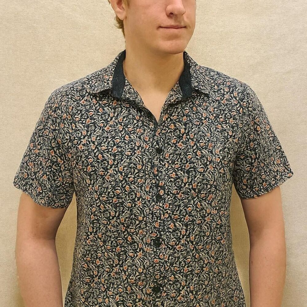 wolfe Short Sleeve Floral polo– Size L tropical casual preppy techy button-up